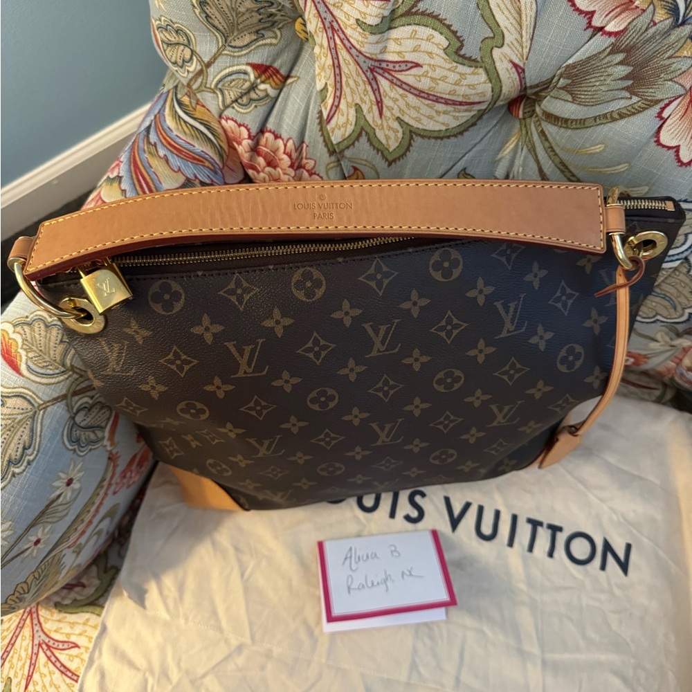 Excellent, almost like new Louis Vuitton Berri MM